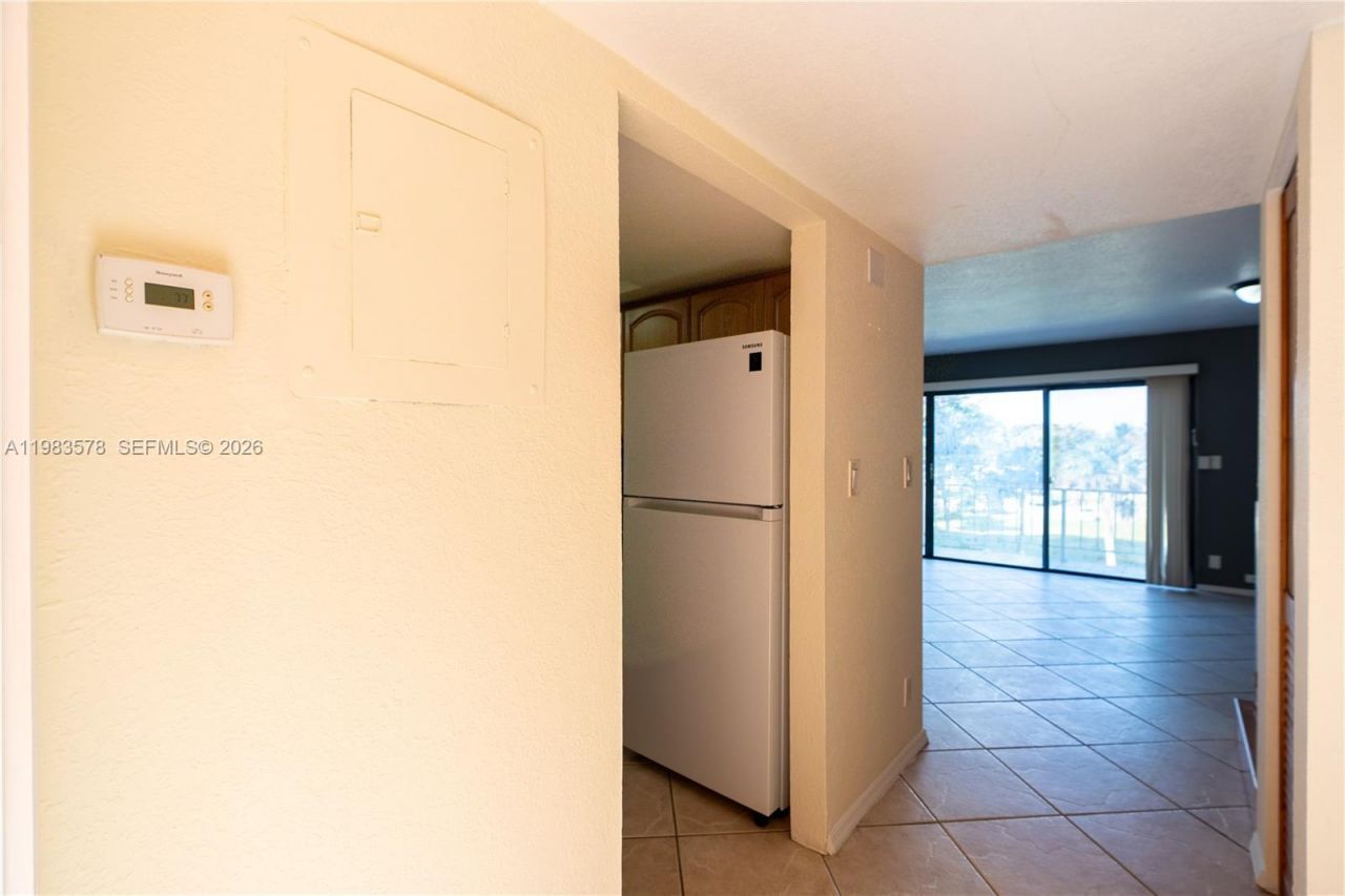 430 Commodore Dr, Unit 314, Plantation, FL 33325 Photo