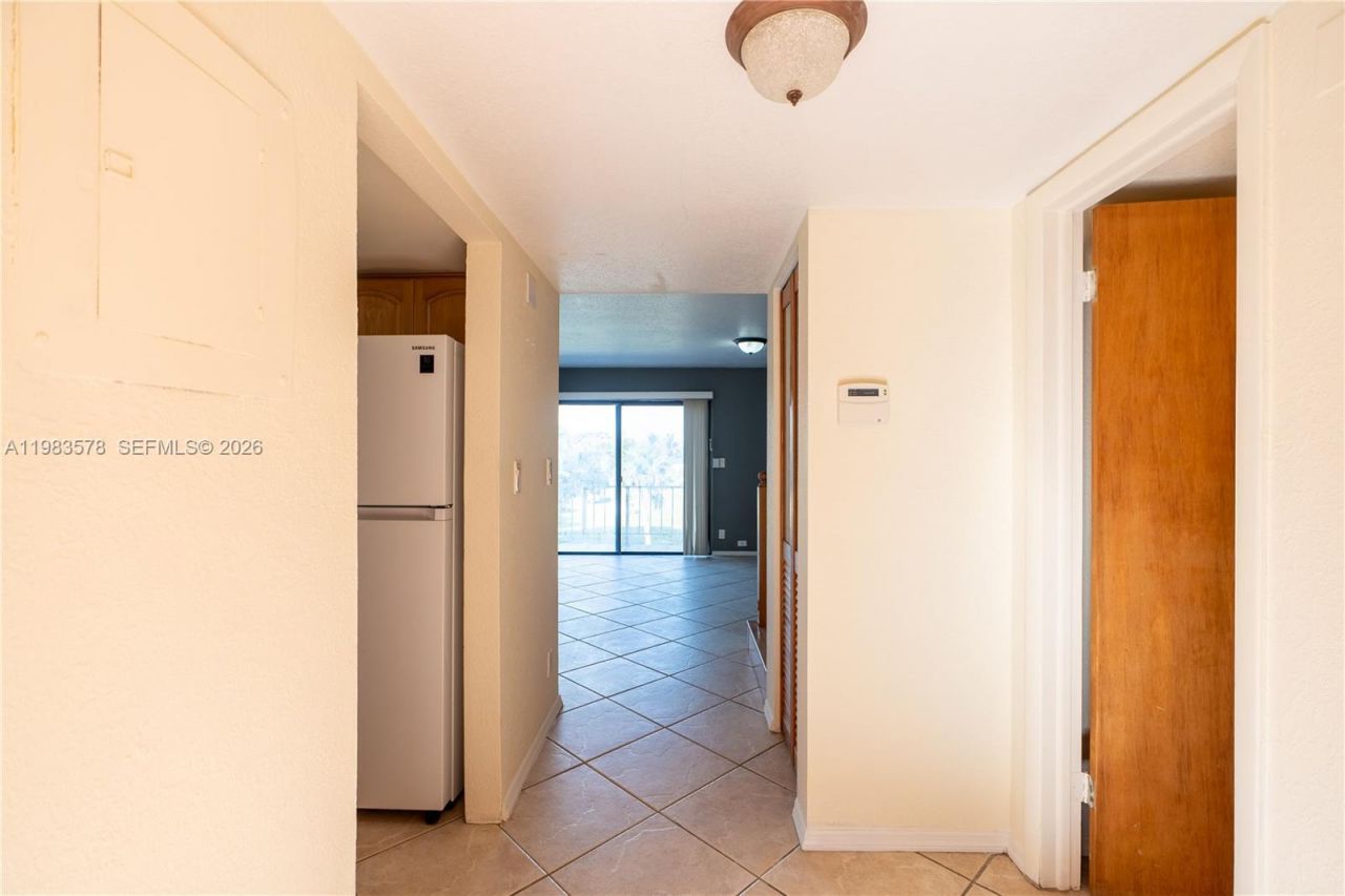 430 Commodore Dr, Unit 314, Plantation, FL 33325 Photo