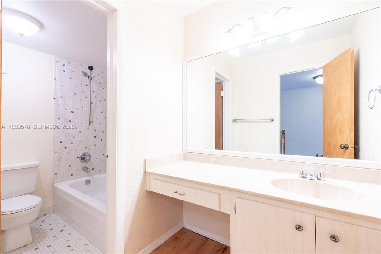 430 Commodore Dr, Unit 314, Plantation, FL 33325 Photo