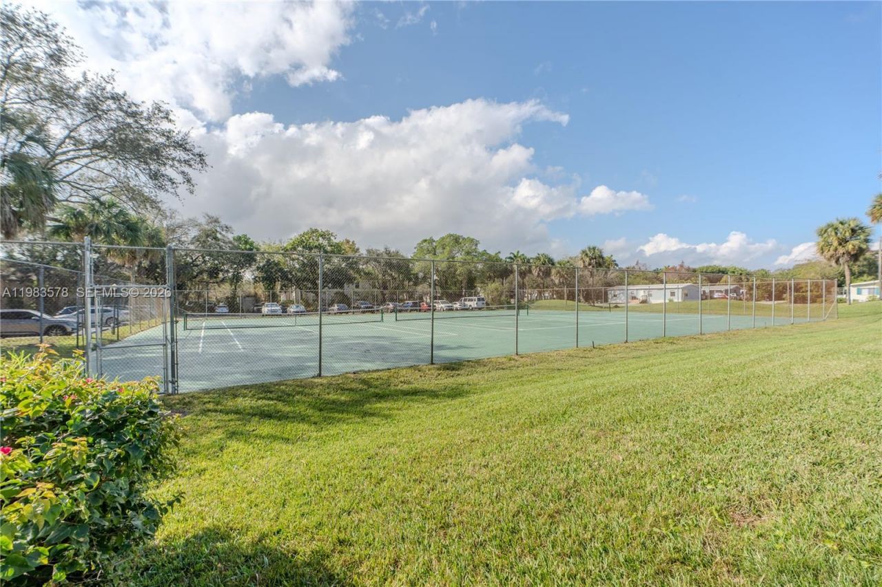 430 Commodore Dr, Unit 314, Plantation, FL 33325 Photo
