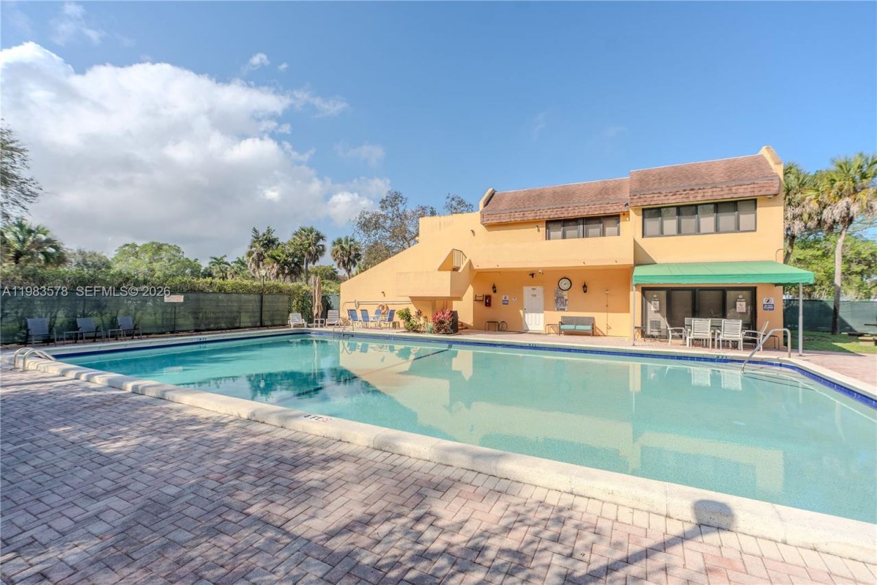 430 Commodore Dr, Unit 314, Plantation, FL 33325 Photo