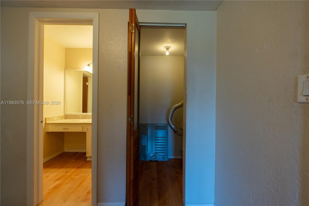 430 Commodore Dr, Unit 314, Plantation, FL 33325 Photo