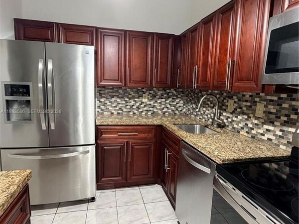 927 NE 199th St, Unit 206, Miami, FL 33179