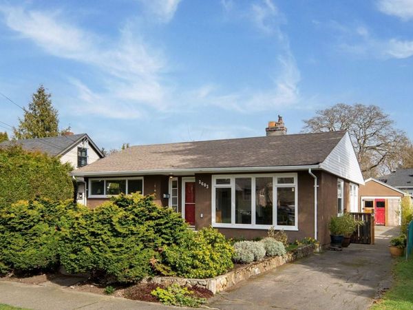 2603 Scott St , Victoria, BC V8R 4J1