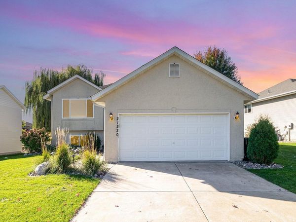 21220 Ilavista Way, Lakeville, MN 55044