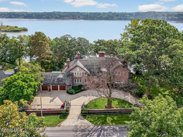 4215 River Road , Toledo, OH 43614