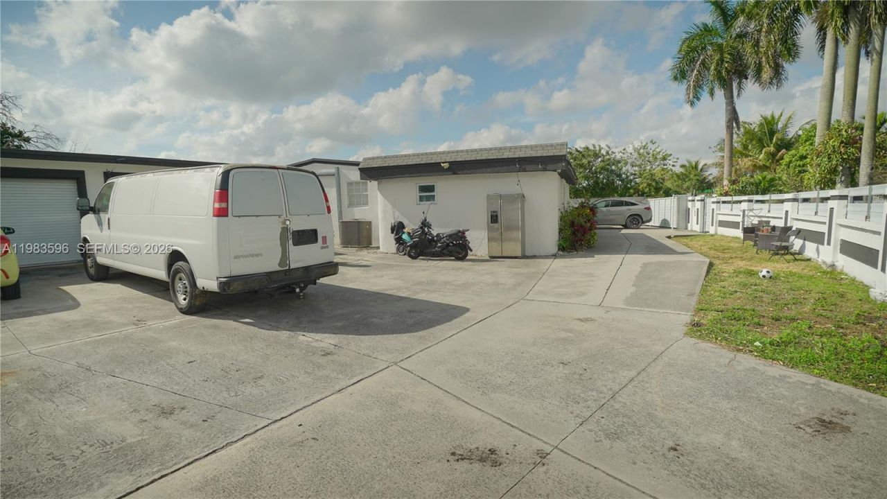 1720 NW 124th Ter, Miami, FL 33167 Photo