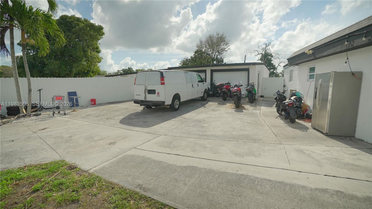 1720 NW 124th Ter, Miami, FL 33167 Photo