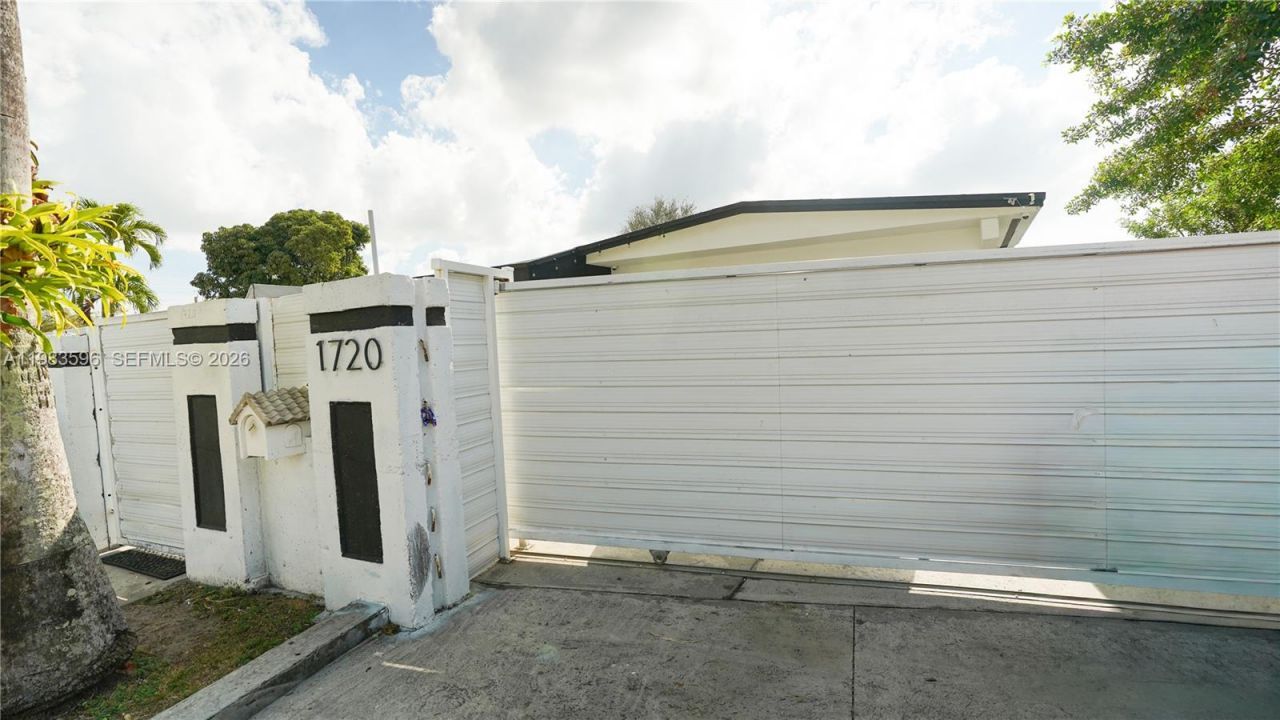 1720 NW 124th Ter, Miami, FL 33167 Photo
