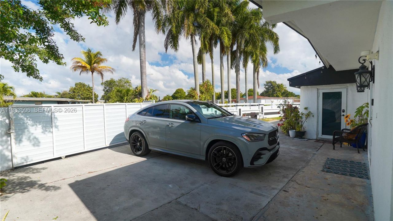 1720 NW 124th Ter, Miami, FL 33167 Photo