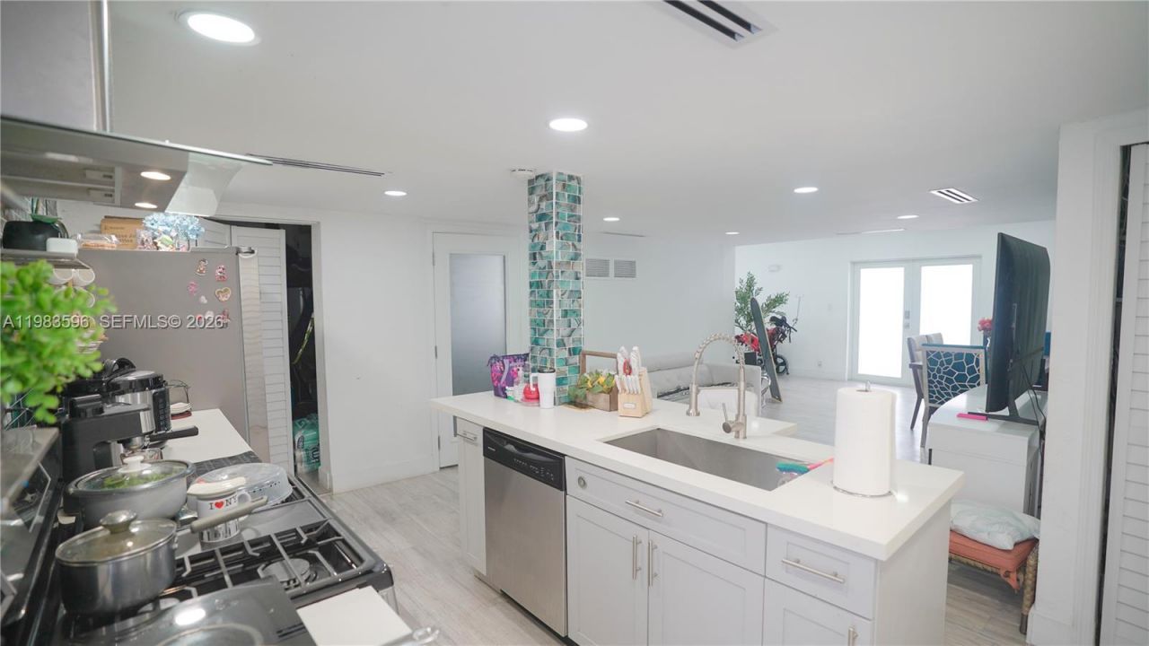 1720 NW 124th Ter, Miami, FL 33167 Photo