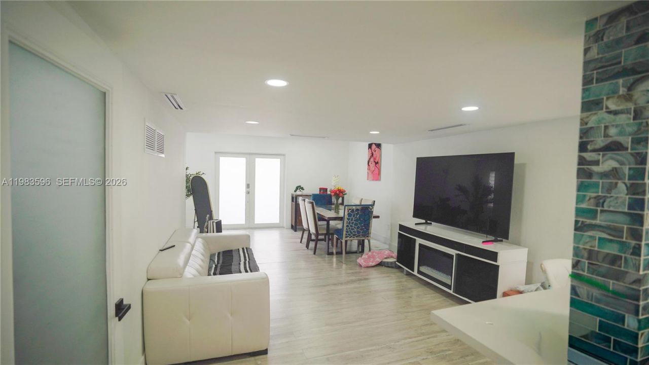 1720 NW 124th Ter, Miami, FL 33167 Photo