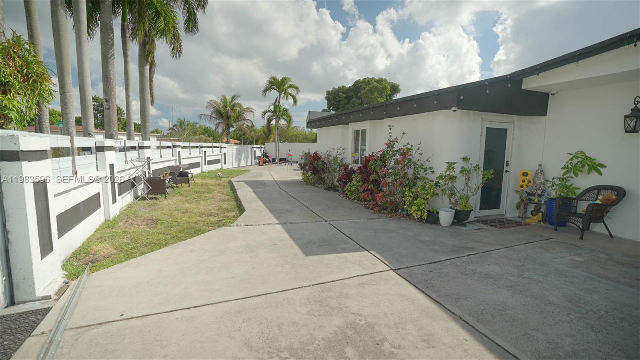 1720 NW 124th Ter, Miami, FL 33167 Photo