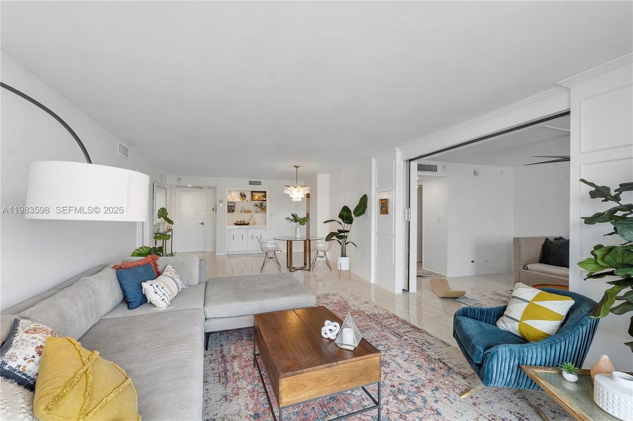6039 Collins Ave, Unit 934, Miami Beach, FL 33140 Photo