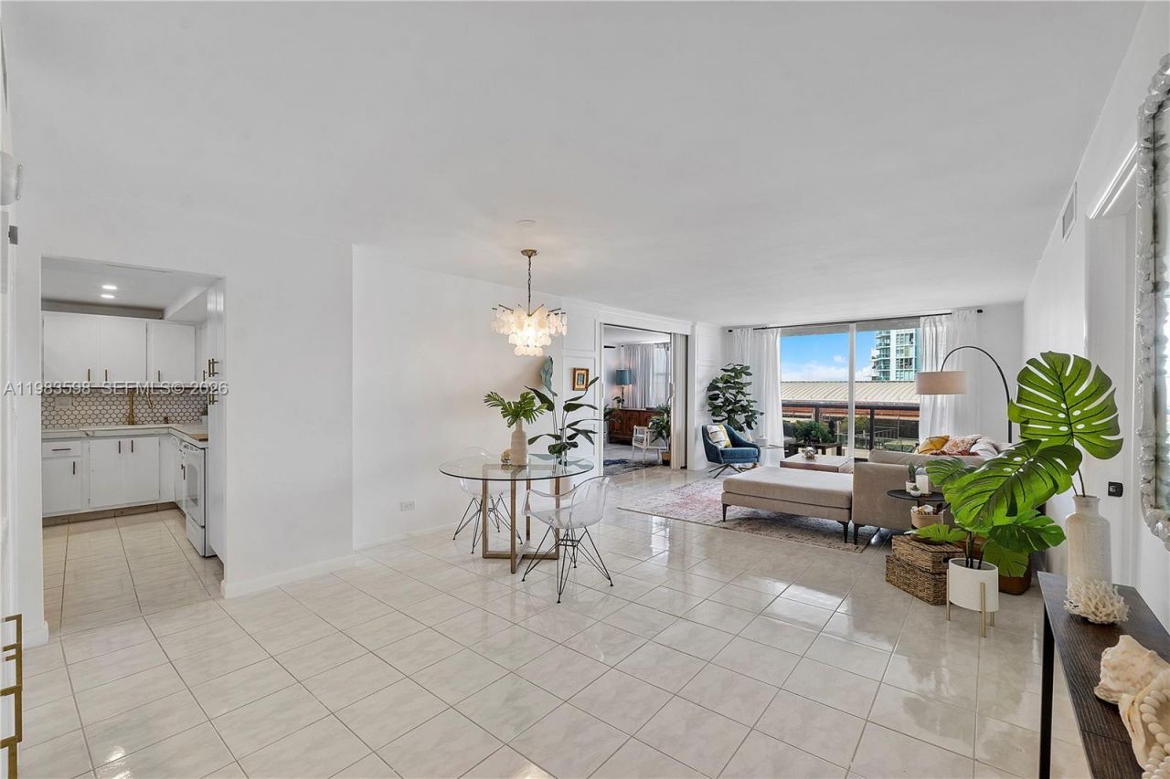 6039 Collins Ave , Unit 934, Miami Beach, FL 33140 Photo