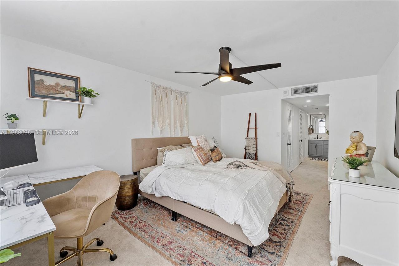 6039 Collins Ave, Unit 934, Miami Beach, FL 33140 Photo