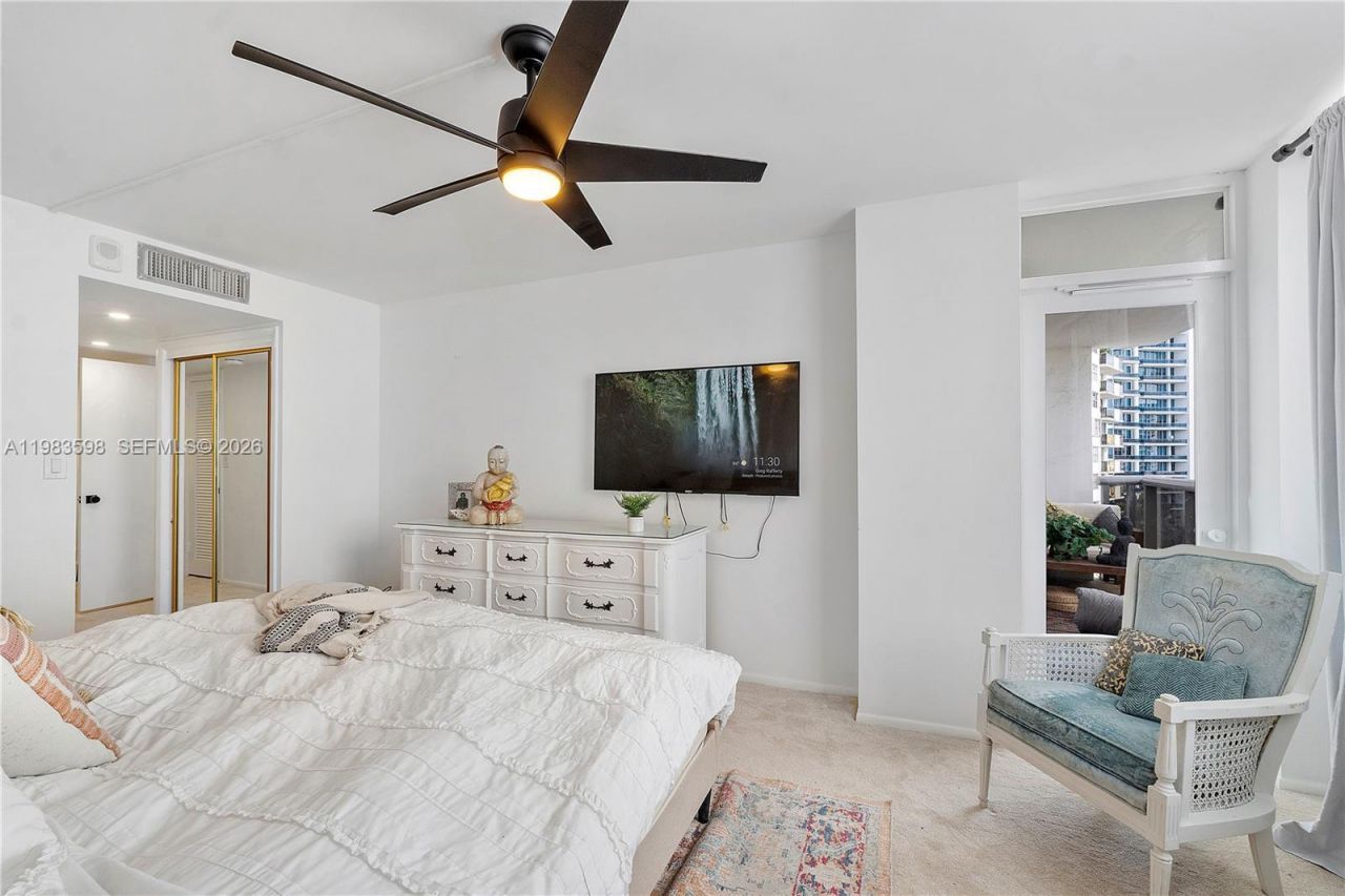 6039 Collins Ave, Unit 934, Miami Beach, FL 33140 Photo