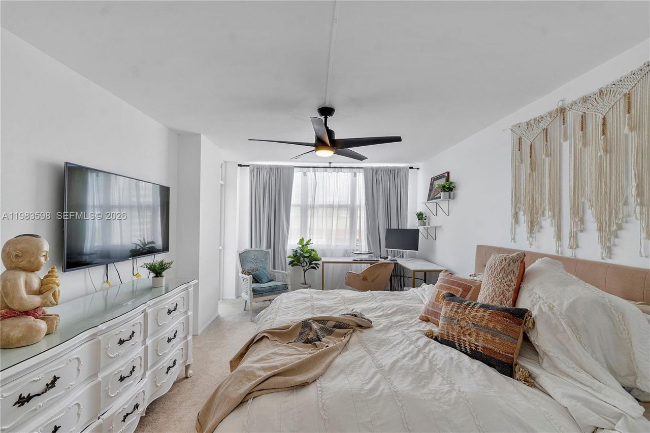 6039 Collins Ave , Unit 934, Miami Beach, FL 33140 Photo