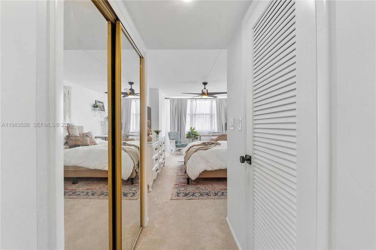 6039 Collins Ave , Unit 934, Miami Beach, FL 33140 Photo