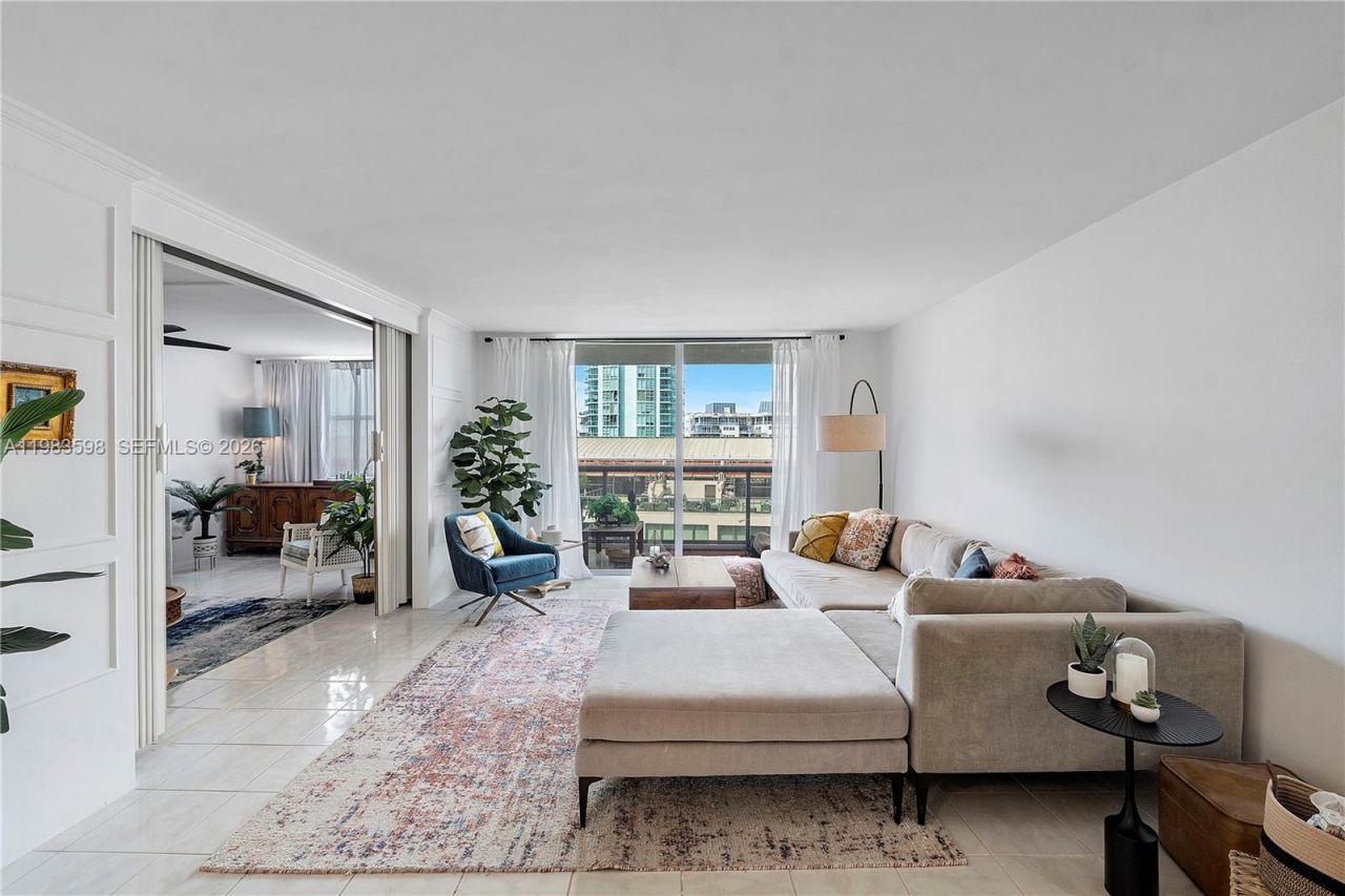 6039 Collins Ave, Unit 934, Miami Beach, FL 33140 Photo