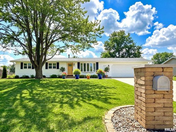 1698 Tradewinds Avenue, Galesburg, IL 61401