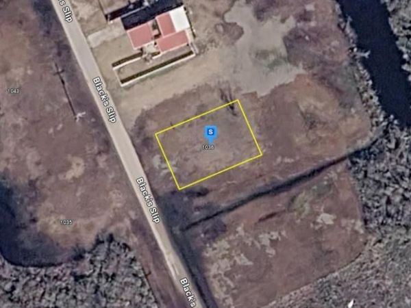 1036 Blacks Slip, Gilchrist, TX 77617