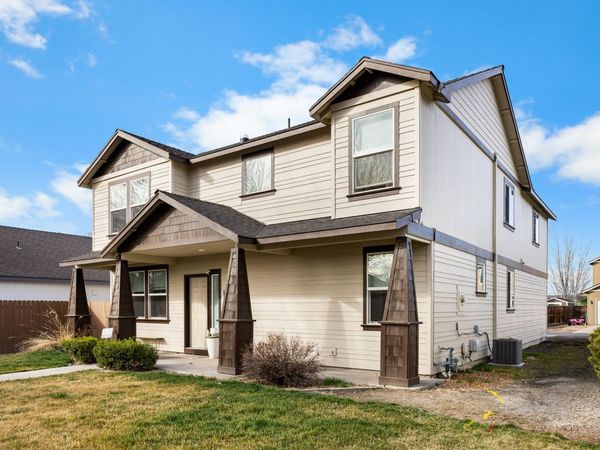 1331 NE 4th Street, Redmond, OR 97756