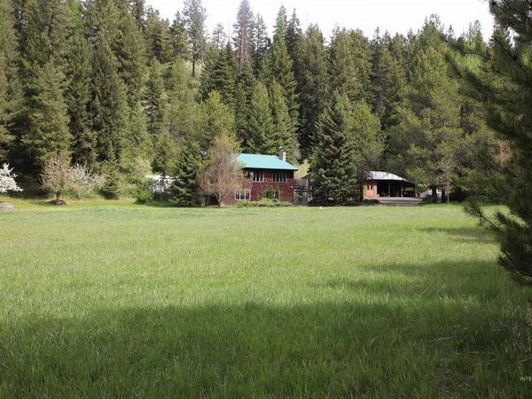 1021 Claypit Rd, Troy, ID 83871