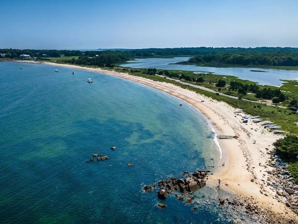 3 Nonquitt Ave, Dartmouth, MA 02748