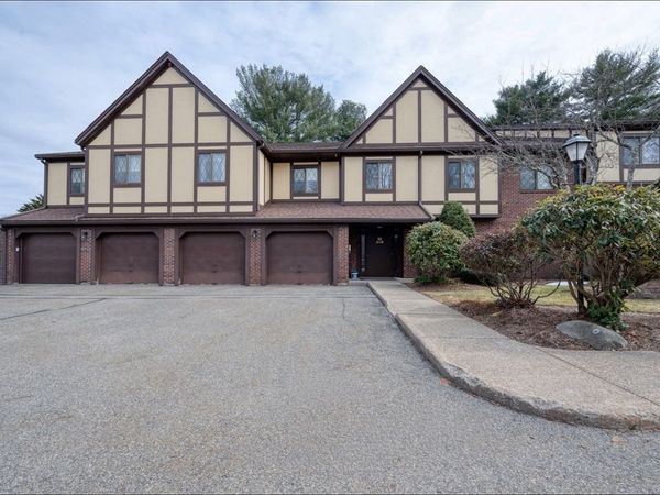 32 Rainbow Pond Dr, Unit B1, Walpole, MA 02081