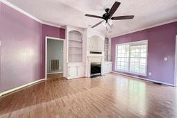 2130 Woodmore Circle photo 4