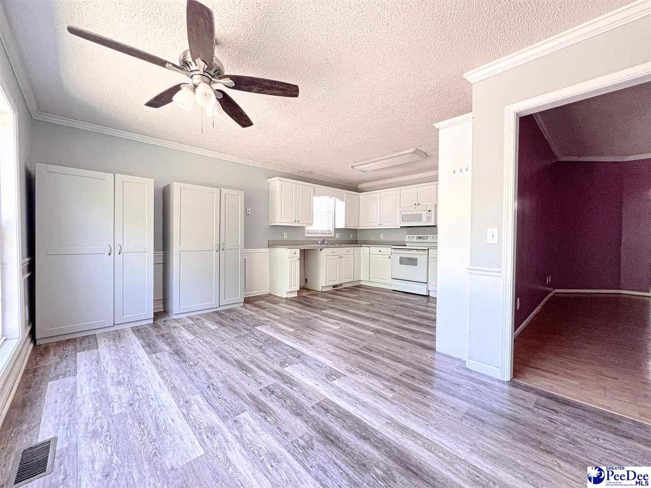 2130 Woodmore Circle Photo 8