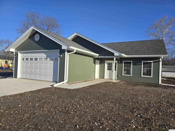 1301 Wabash Avenue , Carthage, IL 62321