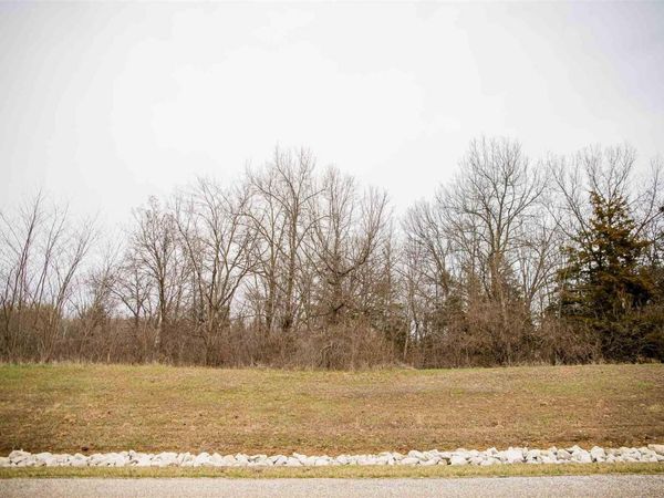 4523 Oakwood Dr, Quincy, IL 62305