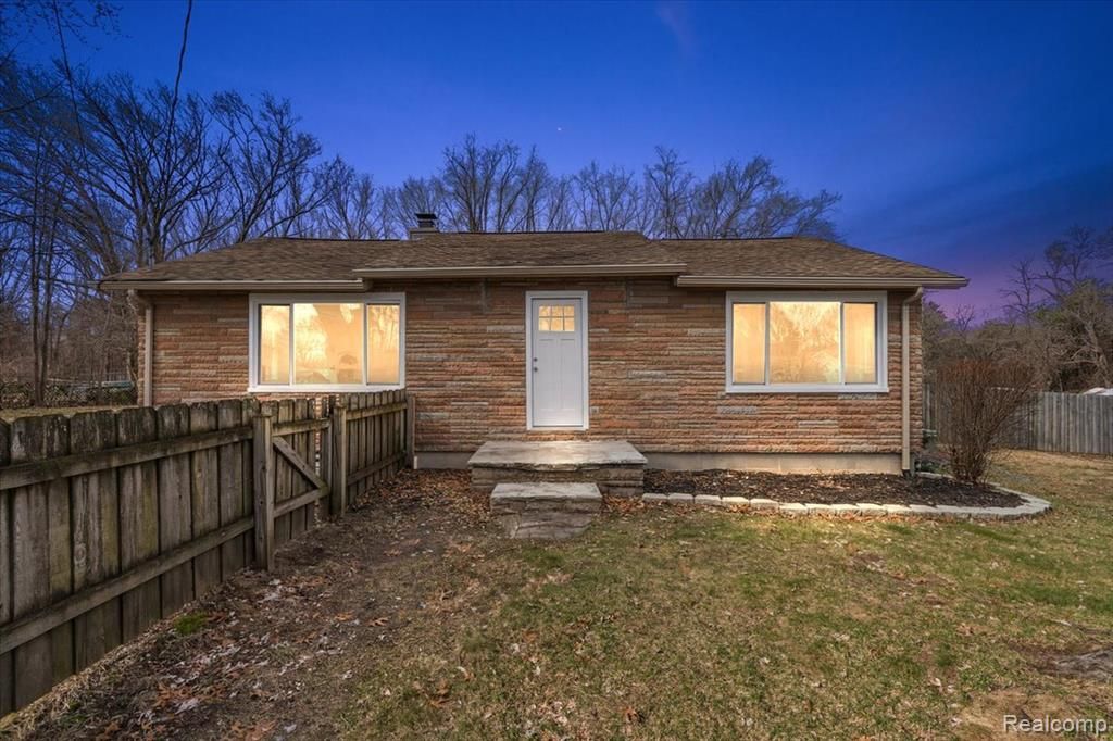 5275 Lake Grove Drive, White Lake Township, MI 48383 Main Photo