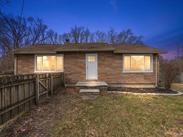 5275 Lake Grove Drive, White Lake Twp, MI 48383