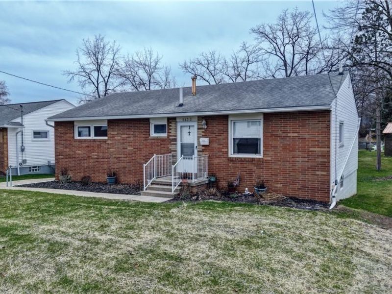 1133 Clearmount Avenue SE, North Canton, OH 44720 Photo 2