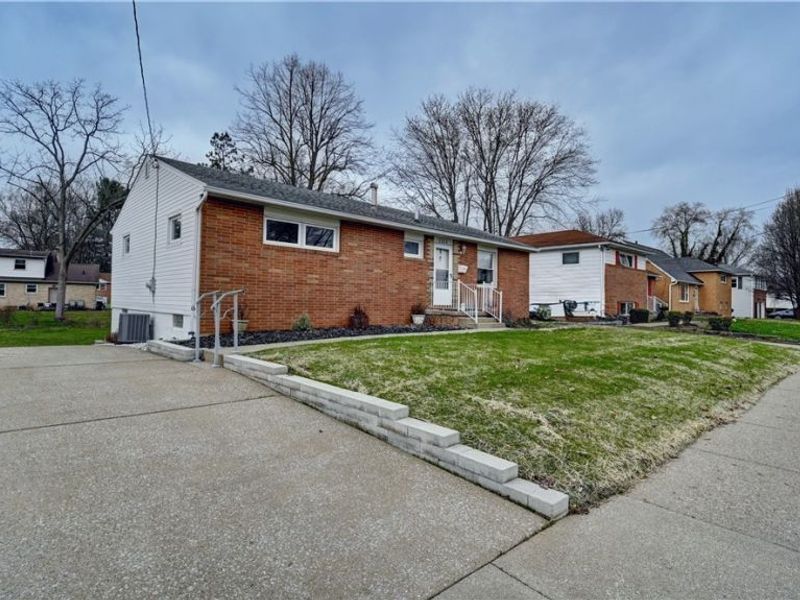 1133 Clearmount Avenue SE, North Canton, OH 44720 Photo 3