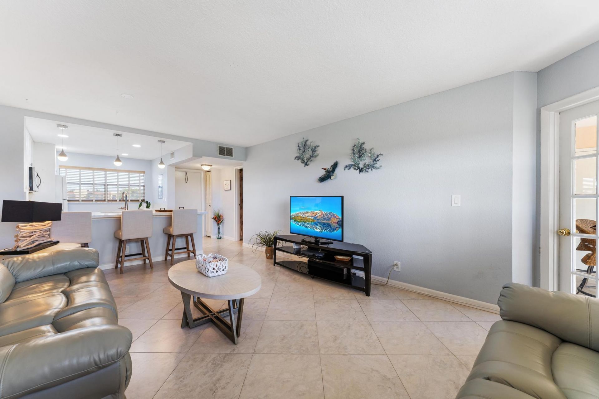 3654 Via Poinciana, Unit 504, Lake Worth, FL 33467 Photo