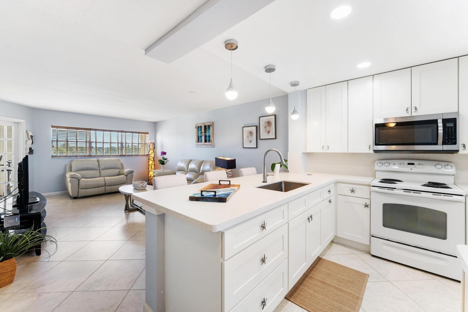 3654 Via Poinciana, Unit 504, Lake Worth, FL 33467 Photo