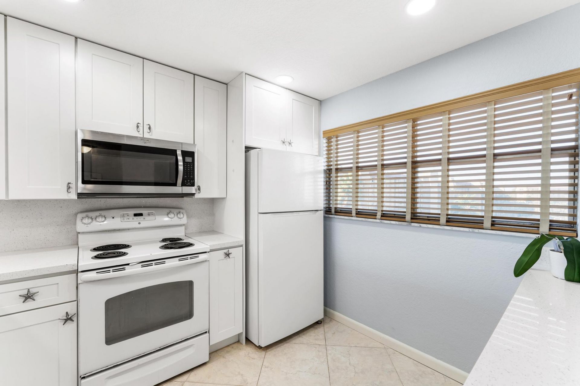 3654 Via Poinciana, Unit 504, Lake Worth, FL 33467 Photo