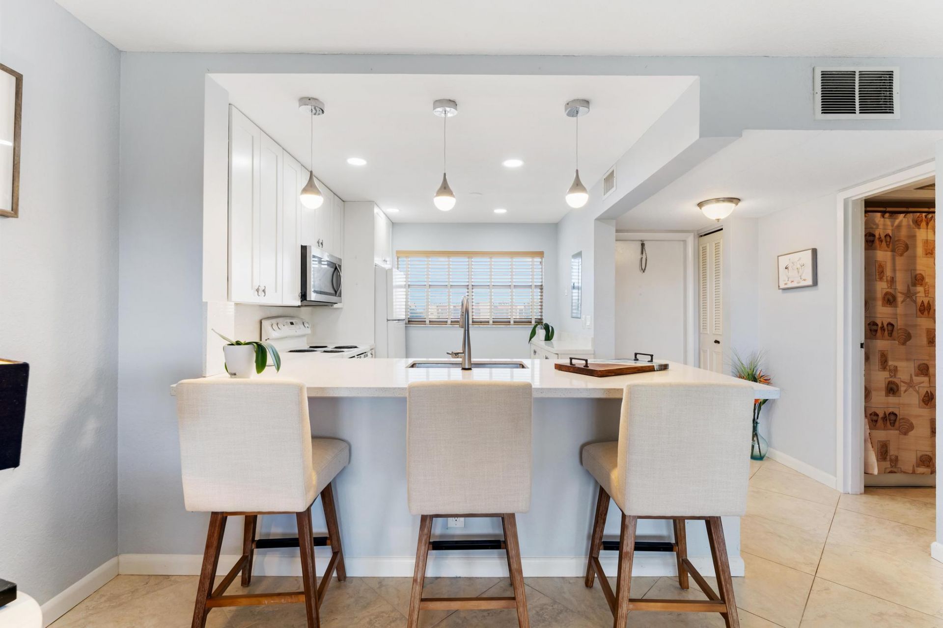 3654 Via Poinciana, Unit 504, Lake Worth, FL 33467 Photo