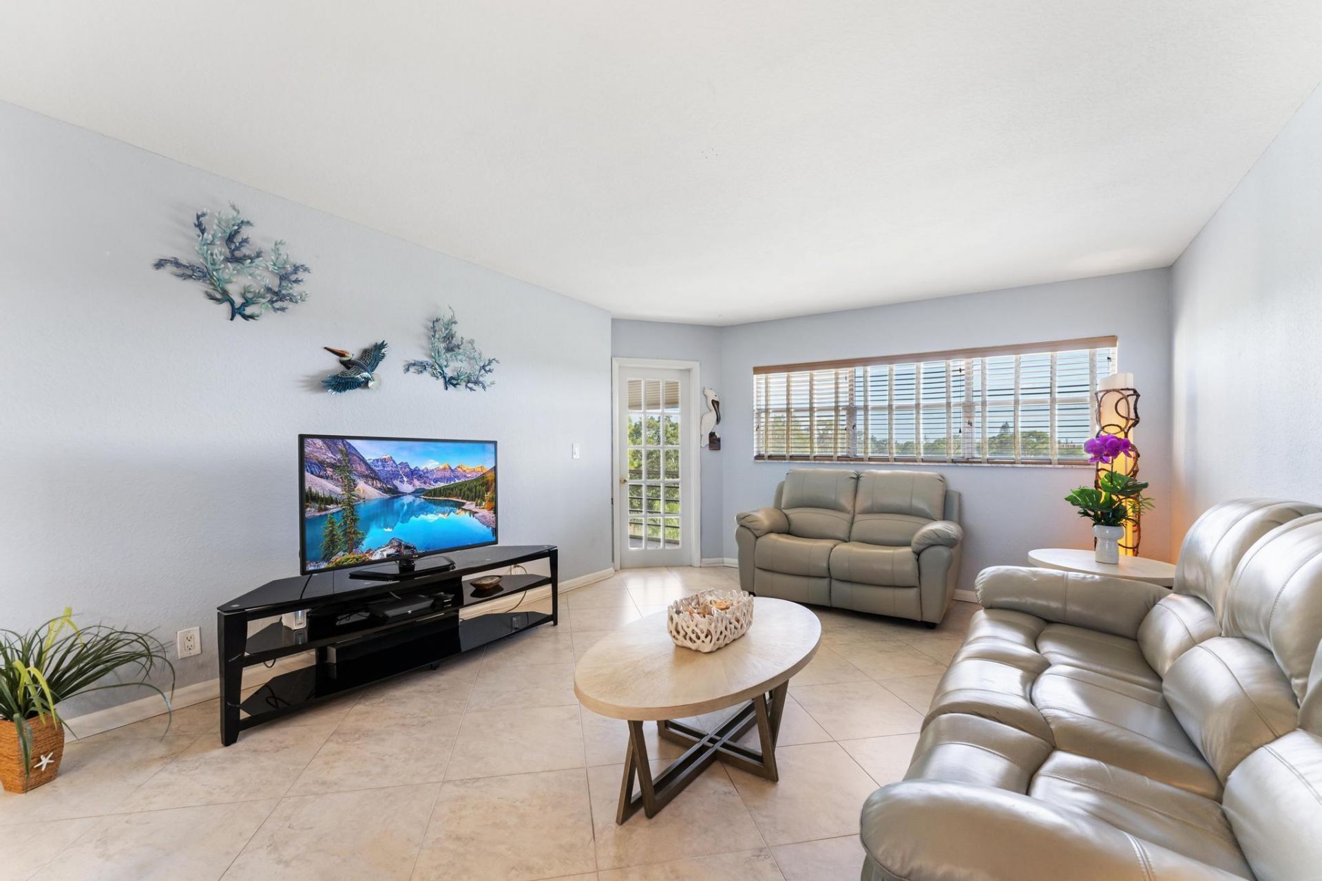 3654 Via Poinciana, Unit 504, Lake Worth, FL 33467 Photo