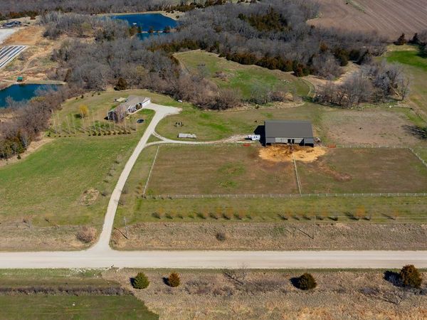 19075 Jewell Drive, Earlham, IA 50072