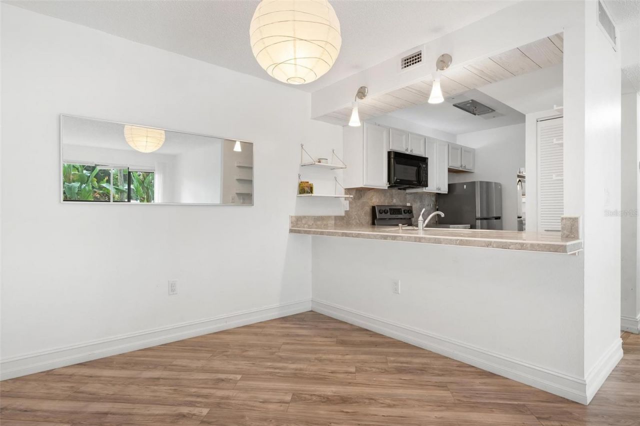 3223 Beneva Road, Unit 101, Sarasota, FL 34232 Photo