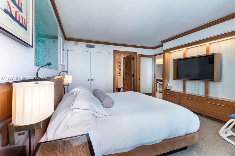 6801 Collins Ave #610 Door, Unit 612, Miami Beach, FL 33141 Photo