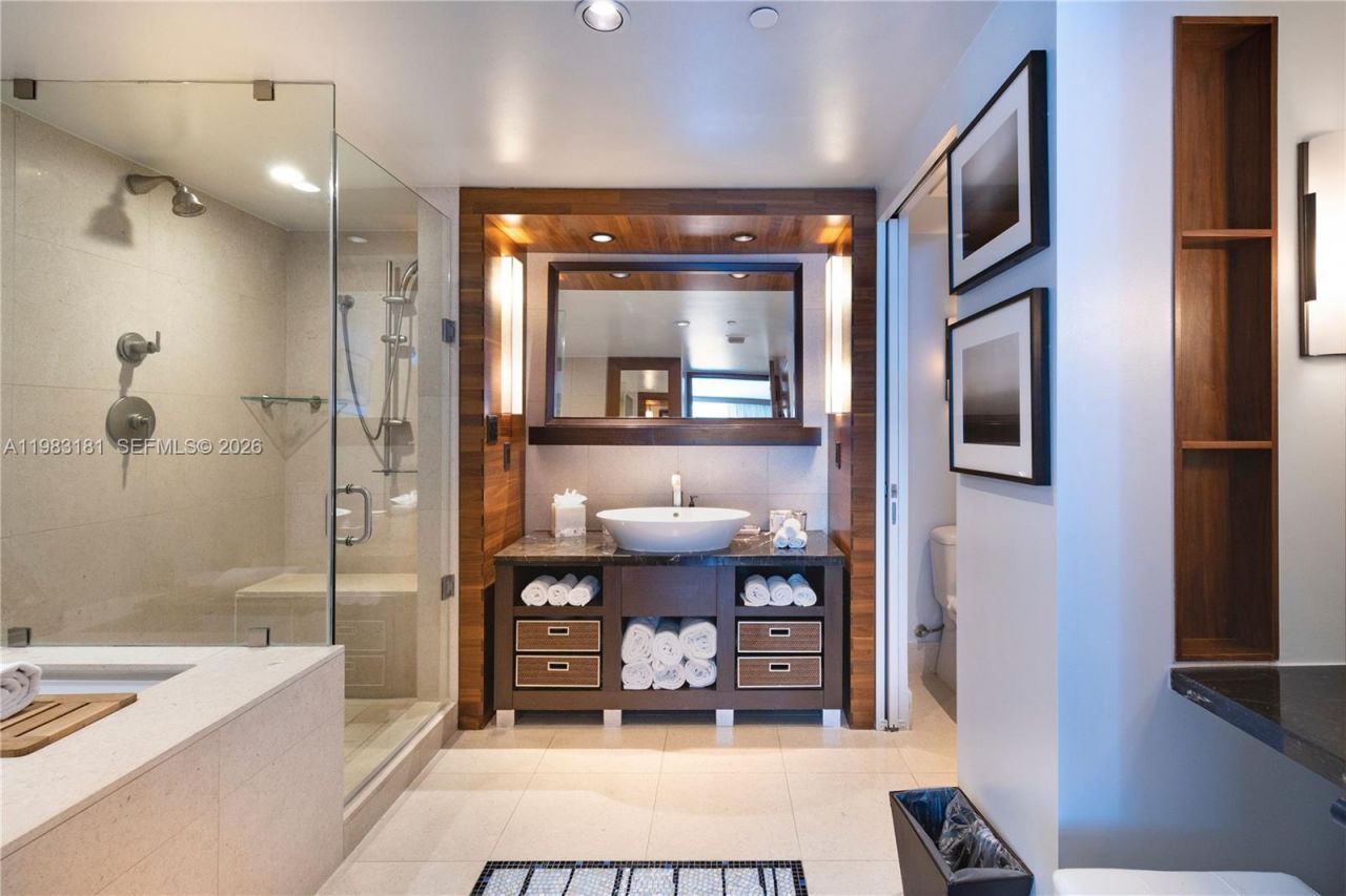 6801 Collins Ave #610 Door, Unit 612, Miami Beach, FL 33141 Photo