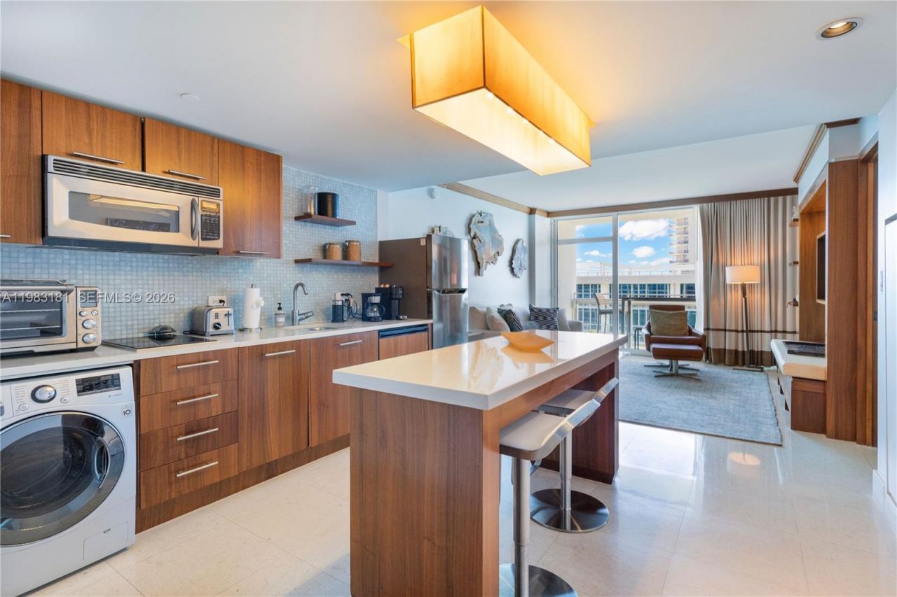 6801 Collins Ave #610 Door, Unit 612, Miami Beach, FL 33141 Photo