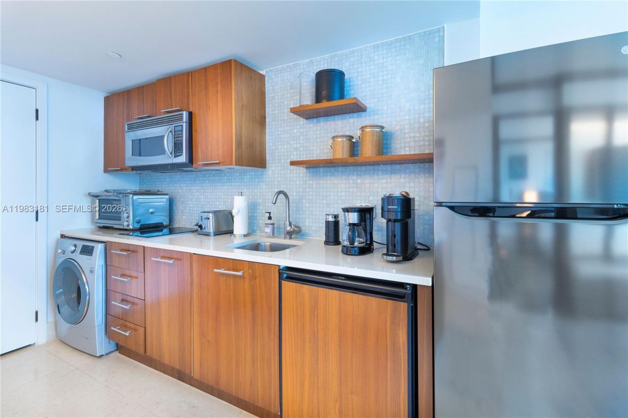 6801 Collins Ave #610 Door, Unit 612, Miami Beach, FL 33141 Photo