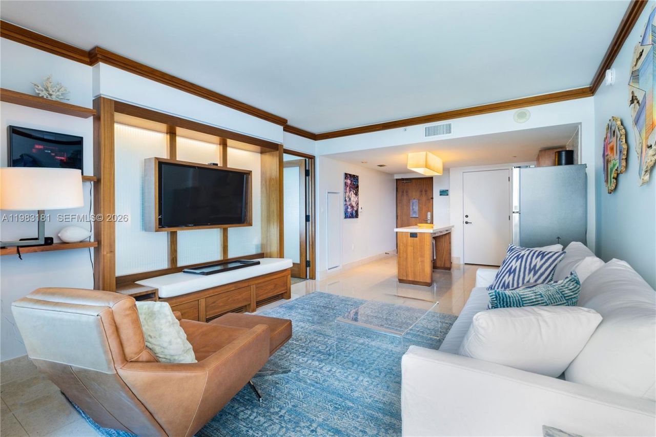 6801 Collins Ave #610 Door, Unit 612, Miami Beach, FL 33141 Photo